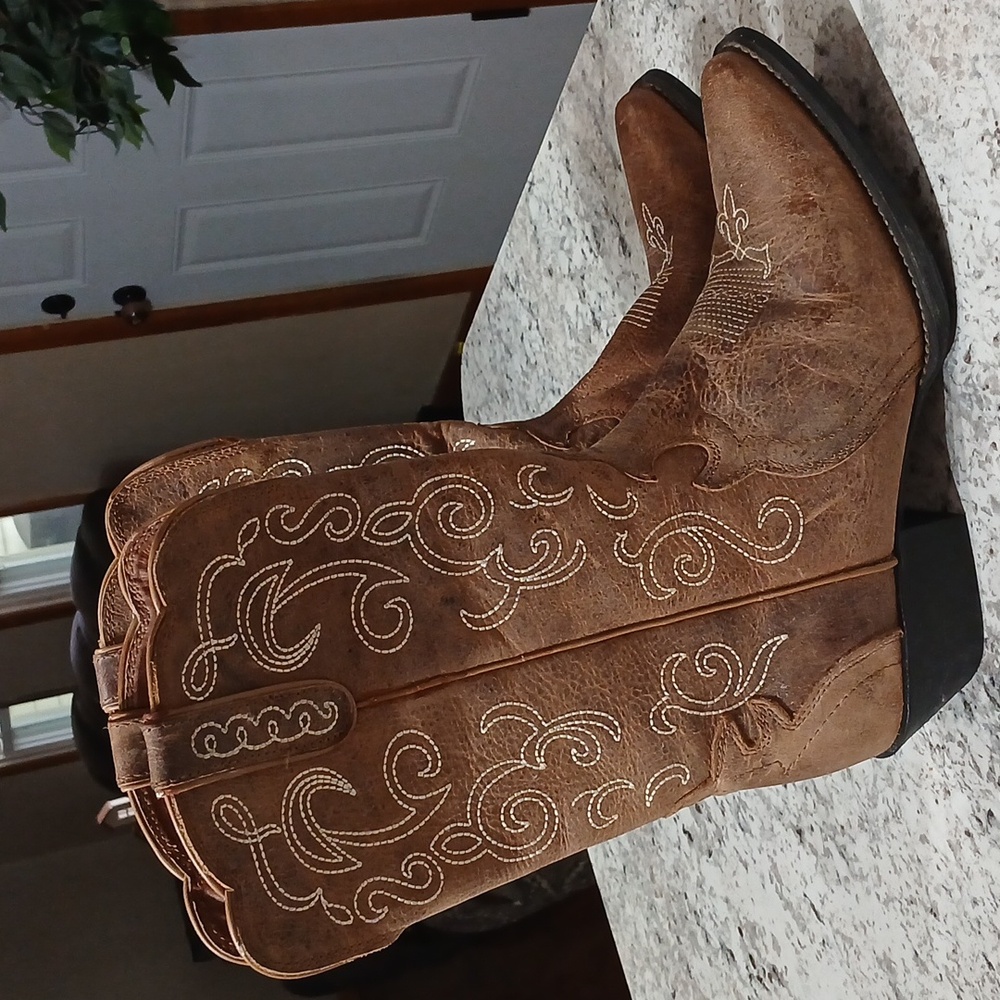 Justin Boots Tan Embroidered Western Womens Boots..11